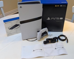 Herní konzole Sony PlayStation PS5 Pro, Microsoft Xbox Series X 2TB 