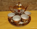 Prodám Porcelánový čajový set s čínskými motivy a zlatými detaily