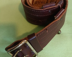 Prodám KOŽENÝ OPASEK HNĚDÝ ŠIROKÝ, armádní vz.85