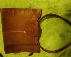 Prodám DÁMSKOU KOŽENOU HNĚDOU KABELKU